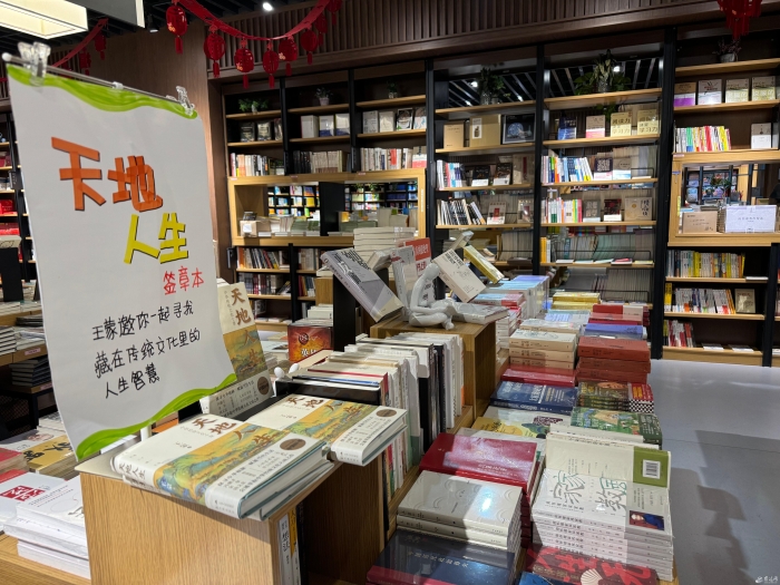 （全媒体）开学季催热&ldquo;开学经济&rdquo;，按需购(6533644)-20240228083814