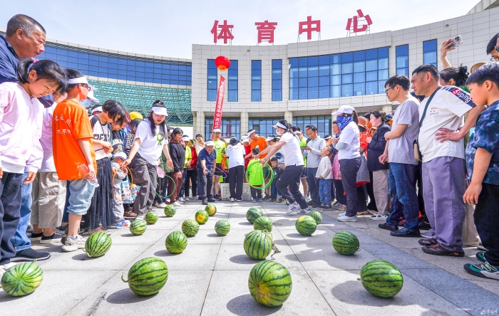 解锁“吃瓜”新姿势(全媒体)(分离图)解(7643930)-20240514082811 解锁“吃瓜”新姿势(全媒体)(分离图)解(7643930)-20240514082811