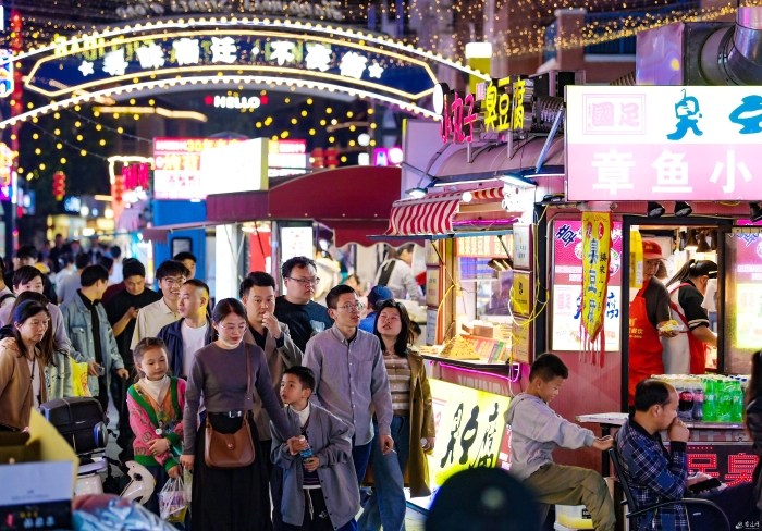 (全媒体)五一”小长假 点亮城市夜经济((7493657)-20240506093111 (全媒体)五一”小长假 点亮城市夜经济((7493657)-20240506093111