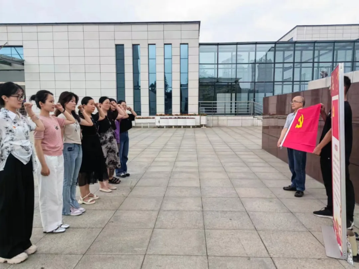 图片 12 图片 12