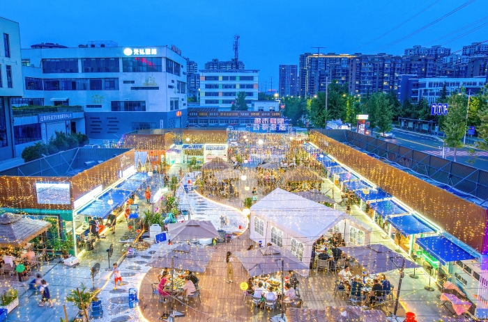 社区夜市激发消费新活力(全媒体)(分离图(8452747)-20240708083400 社区夜市激发消费新活力(全媒体)(分离图(8452747)-20240708083400