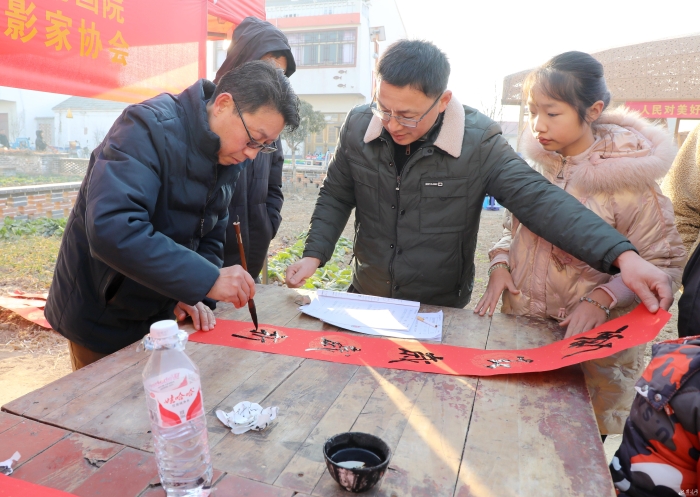 （全媒体）图说_小村年货大集(分离图)（(11458757)-20250120084119