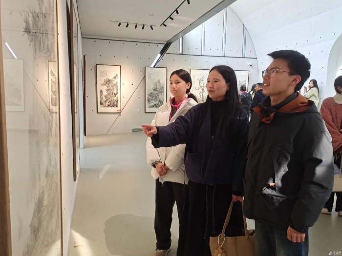（速新闻、晚报）&ldquo;尘尽光生&rdquo;张凡中国画展(11517259)-20250123103944