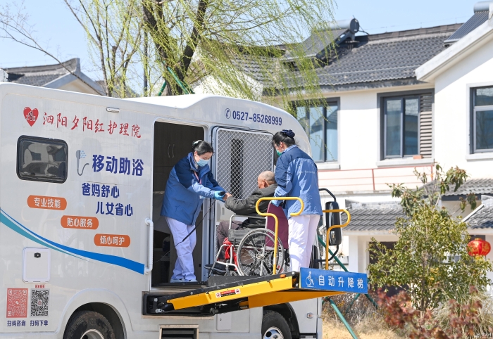 车轮上的温暖守护（全媒体，推荐晚报记录版(12338207)-20250324113958