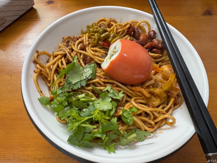 （全媒体）奔跑吧，小店｜健康和美味藏在日(12722601)-20250422092111