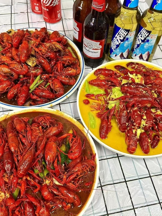 （全媒体）小龙虾火爆来袭，多种口味点燃味(12783413)-20250425084316