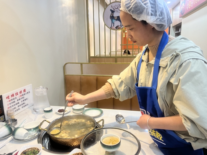 （全媒）&ldquo;奔跑吧，小店&rdquo;系列报道丨美味与(12831080)-20250429085531