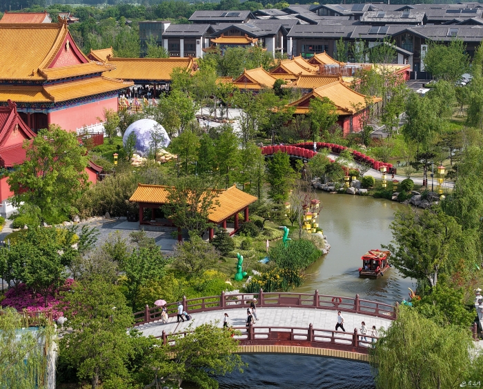 皂河龙运城景区人气旺（全媒体）(分离图)(12894798)-20250506090155