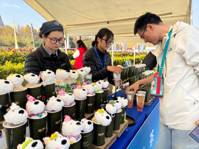 （报纸）烟火与热爱共燃：&ldquo;宿超大集&rdquo;与市(15535632)-20251201090448